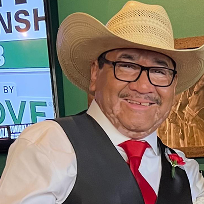 Robert Rizo meeting with community members